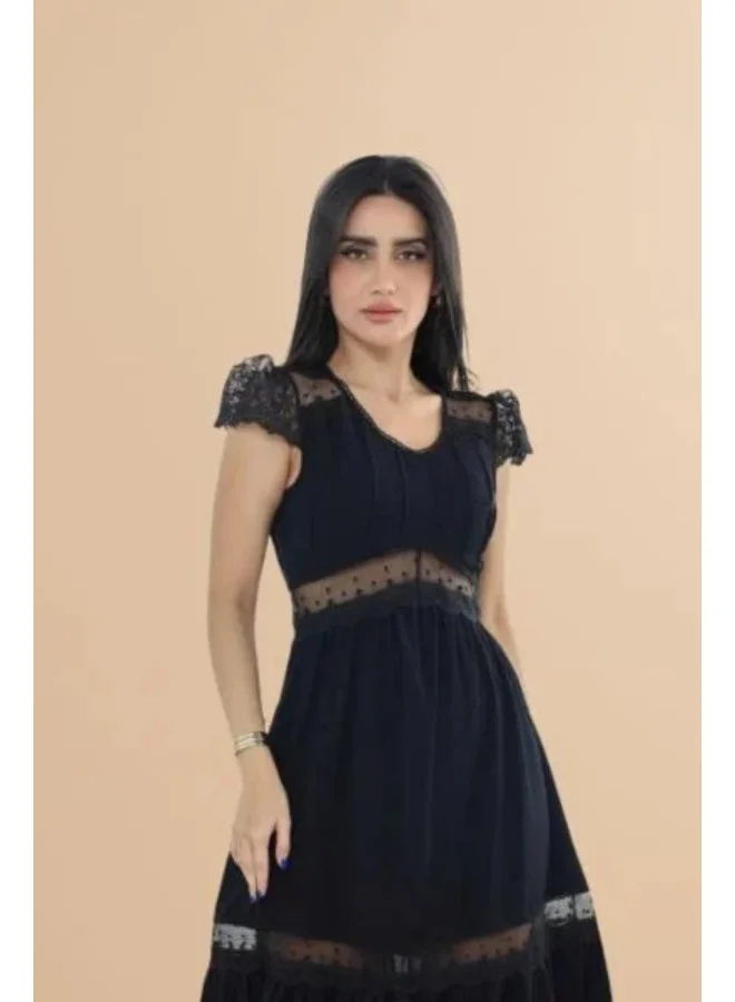 توترندس فستان طويل بنقشة واجزاء شفافة